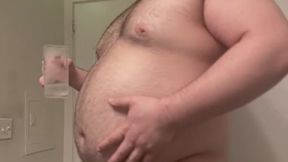 Bearbellybara Drinks an Ice Cold Water