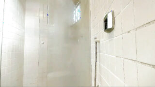 Bubble butt homemade action: amateur dudes fucked hard in the shower