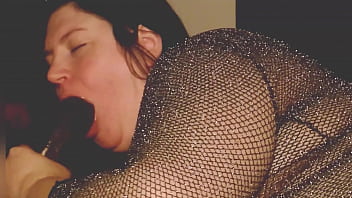 big juicy lips milf devours a thug black cock