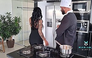Mariana martix, cuckold woman receives a call from her husband when she is fucking with the chef