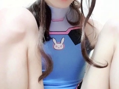 Brunette Tranny jerking in hard dick in solo Webcam