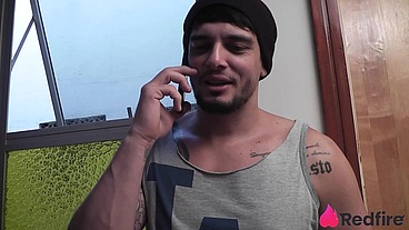 Ruiva e cavala Emme White chamou sortudo pra dar chá de buceta e anal!