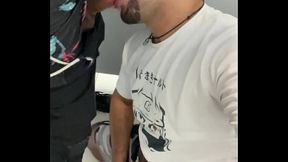 Esses homens ficam fascinados ao me v&ecirc_ nos banheiros publico excitado e pronto para foder.