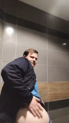 Jerking off in Public Toilet for Fans