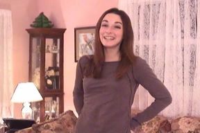 Casting sexy brunette
