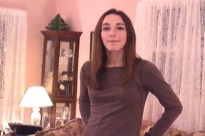 Casting sexy brunette