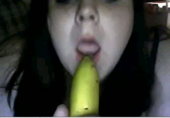 Kinky amateur chubby faced webcam brunette sucked banana