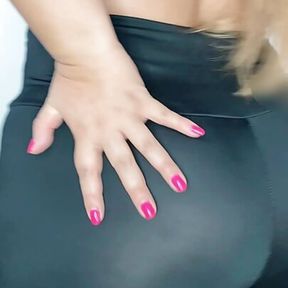 stepmom with huge round ass shows off her curves