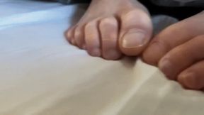 MASSIVE CUMSHOT OVER TOES - HD