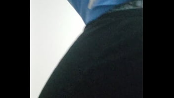 Gordinho peludo abrindo o cuz&atilde_o