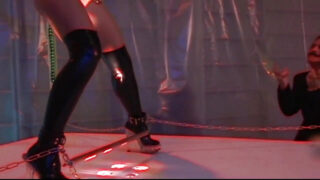 De voluptueuze schoonheden Katja Kassin, Rebeca Linares, Missy Monroe, Cindy Crawford, Crystal Ray en Destiny Blonde genieten van orale seks, de 69-positie, cunnilingus en intense anale penetratie.