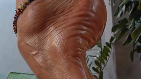 Milah Arches Cum on my Sublime Wrinkled soles MOBILE VERSION