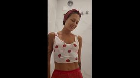 Esposa safada limpando o box e se acabando na siririca - Ana Rothbard