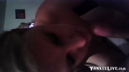 il filme sa blonde qui le suce et gicle sur son sein