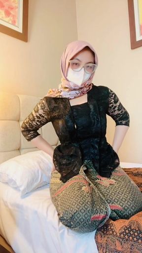 Solo female masturbation with indonesian traditional dress