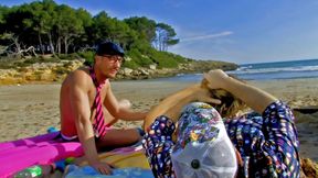 Gorgeous wet cooter of Chica expects wide open for huge love stick ravish it