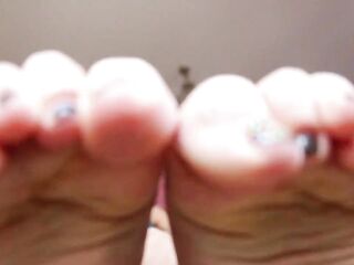 Hawt summer feet...