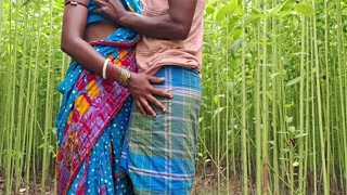 Gaon ki ek Mard Ne jungle mein meri Chut Ki Chudai kar di