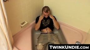 TwinkUndie.com - Fully clothed Kelly Cooper's intense bathtub wank and creamy load