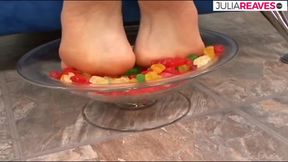 Bitch sucks cum off dick after a food masturbation and a hard fuck