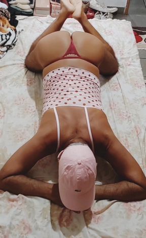 Ladysilva in bed showing off her hot ass in red panties