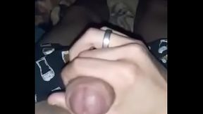 Novinho gozando muito