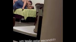Belinha lured the student, brought him home and the cuckold secretly recorded it in the pantry