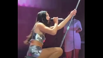 Dua Lipa no strip