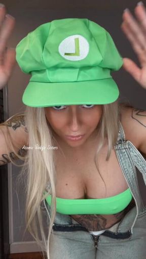 What are they feeding the girls in the Midwest 🤣🌽🤠

Gracie can’t get her Halloween costume to fit, so Jamie (Mario) took the opportunity to make ma