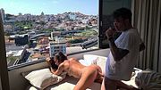 Putinha safada veio apreciar a vista da minha janela e eu apreciando a vista dela de quatro enquanto a fodo no pelo. Gozada dentro