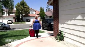 SSBBW blonde enjoys intimate moments with a petite curvy lesbian