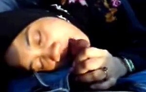 Hisap Dalam Lori - Blowjob dalam Lori dengan Babe Asia