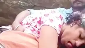 Mallu Hormy Girl Outdoor Kissing Giving Blowjob To Boyfriend