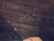 J'éjacule en secret chez une amie