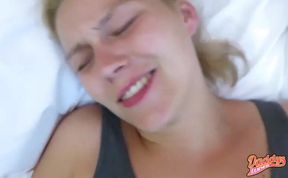 Während dem Guten Morgen Fick ins Bett gepisst