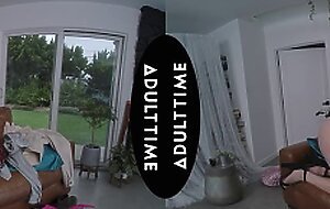 UP CLOSE VR - You Watch Your Old College Buddy Fuck Your Horny Wife Lauren Phillips - CUCKOLD POV