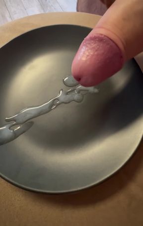 I love tasting my own cum ! It's delicious!!!
