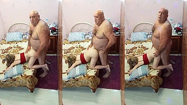 NOVINHA TAVA TODA MOLHADINHA GOSTA DE FICAR DE QUATRO DISSE QUE SENTE MAIS PRAZER ASSIM