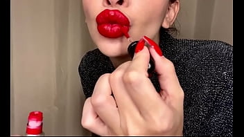 Oral com batom vermelho