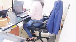 I finally got my coworker to fuck me in my office parte 1