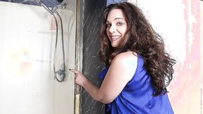 ”This horny American MILF loves to get dirty in the shower”