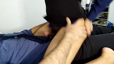 Gozou no meu terno e gravata sem tocar