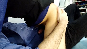 Gozou no meu terno e gravata sem tocar