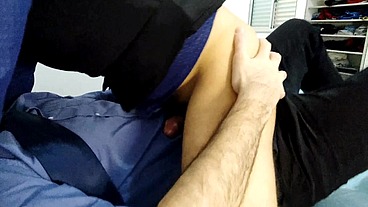 Gozou no meu terno e gravata sem tocar