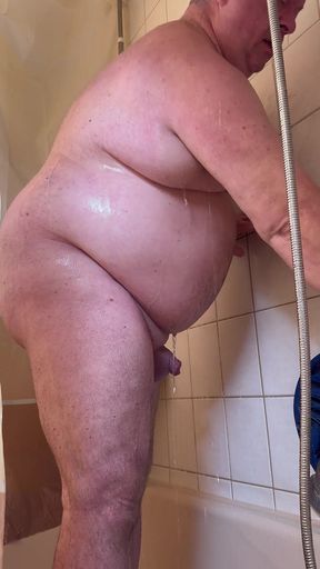 Showering and Pissing, That's Fun