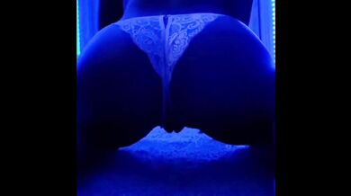 Thick Ebony teen toys her glistening pussy til she drips gold