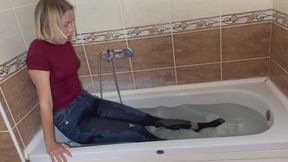 Peeing in skinny jeans and getting wet in the bath!