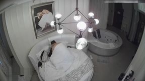 【国产】套房偷拍咖啡店上班的漂亮气质美女w