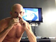 snif devant verres de pisse