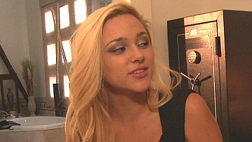Zoey Foxx has the best orgasms when she gets a little foreplay